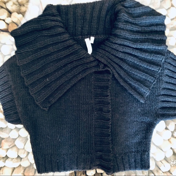 Robbi & Nikki Cropped Black Knit Shawl/Sweater - Picture 4 of 8